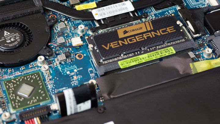 ASUS U38N-C4010H mit 10 GByte DDR3-1600 RAM