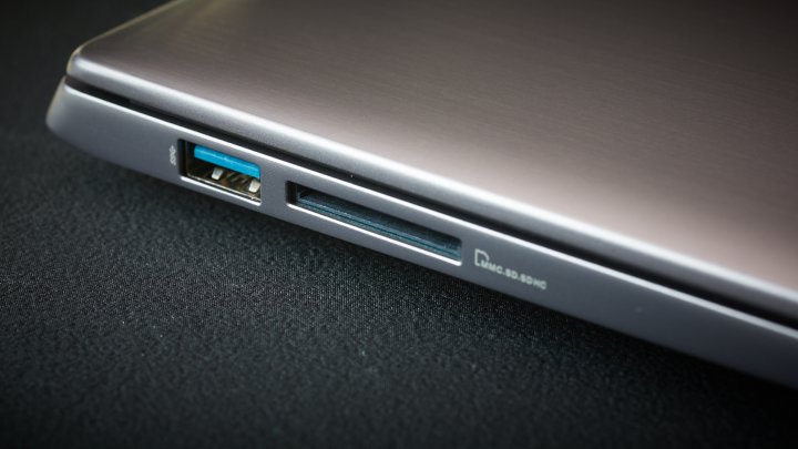 ASUS U38N USB 3.0 Anschluss und SDHC/SDXC-Cardreader