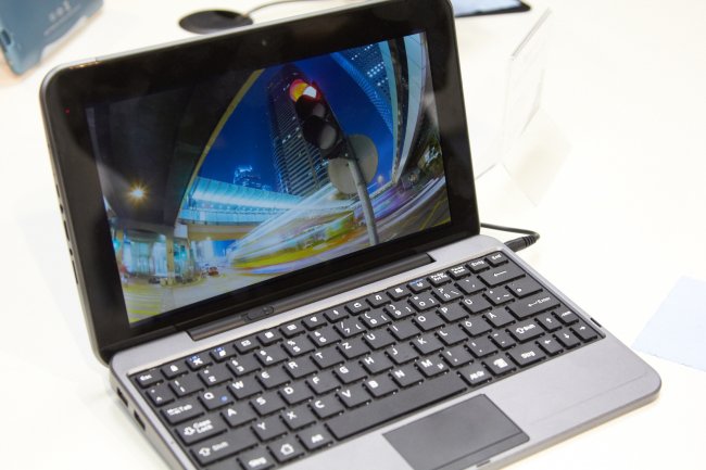 i.onik Tablet TP10.1-1500DC-KB auf der CeBIT 2013