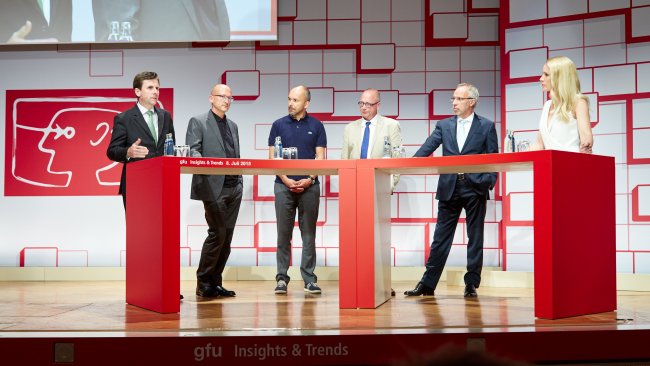 Podiumsdiskussion auf dem IFA IMB 2015: Dr. Steffen Krotsch, Georg Rötzer, Christopher Schläffer, Jürgen Boyny, Hans-Joachim Kamp und Judith Rakers (v.l.n.r.)