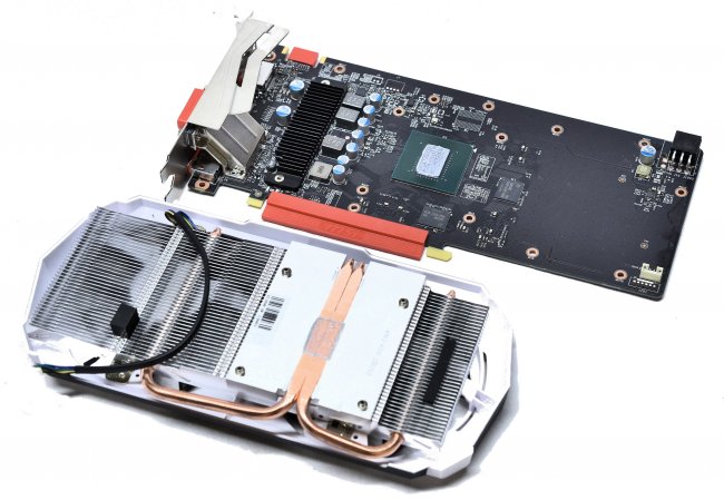 MSI GTX960 2GD5T OC - Auf dem PCB verbaut MSI hochwertige Komponenten, verschenkt aber auch Platz
