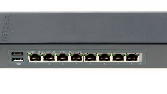 Netgear Click Switch GSS108E: Jeder Port unterstützt Geschwindigkeiten bis zu 1 Gbit/s (Voll-Duplex)