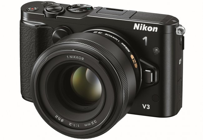 Nikon 1 V3 mit 1 Nikkor 32 mm f/1.2 Objektiv [Bildmaterial: Nikon]