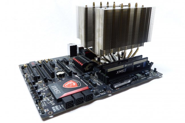 Noctua NH-D15 - Montiert auf einer AM3+ Platine
