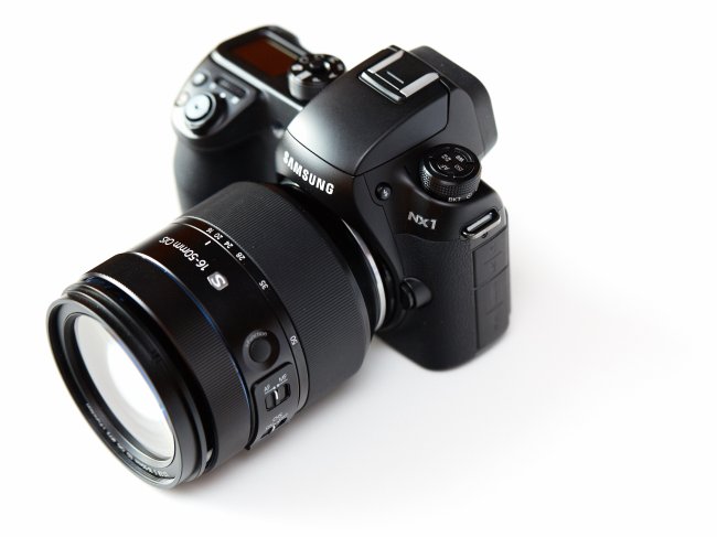 Samsung NX1 mit Premium-Standard-Zoom 16-50 mm f/2-2.8 OIS