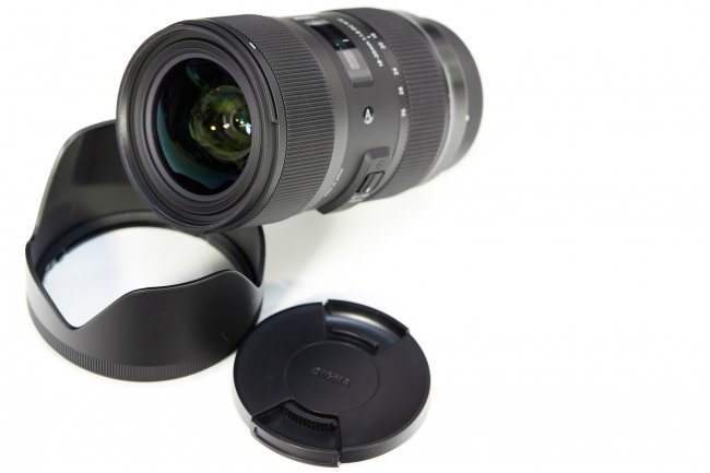 Sigma A 18-35 DC OS HSM (Canon) mit Gegenlichtblende