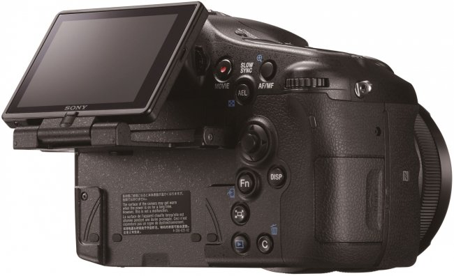 Sony Alpha 77 Mark II - Das 3-Zoll-Display ist dreh- und schwenkbar [Bildmaterial: Sony]