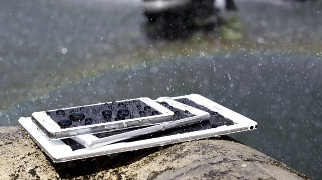 Sony Xperia Z3-Familie: Auch wieder gegen Staub und Wasser geschützt [Bildmaterial: Sony]