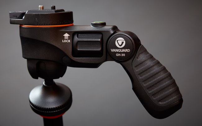 Vanguard Alta CA 233AT mit GH-30 Pistolengriff