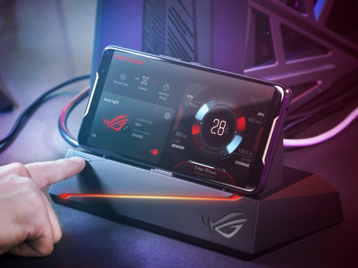 Asus_ROG_Phone_auf_Docking_Station.jpg, 858 KB