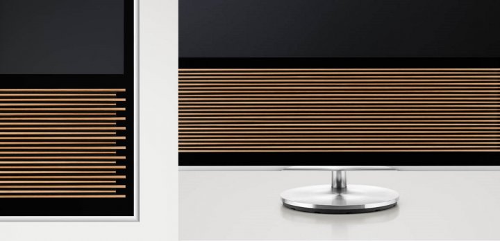BeoVision 14 UHD TV: Als Verkleidung für die Lautsprecher dient echtes Eichenholz [Bildmaterial: Bang & Olufsen]