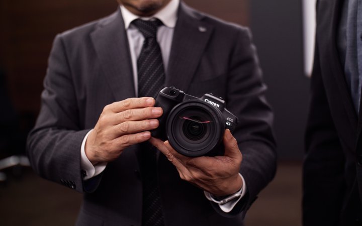 Ein früher Prototyp der Canon EOS R5