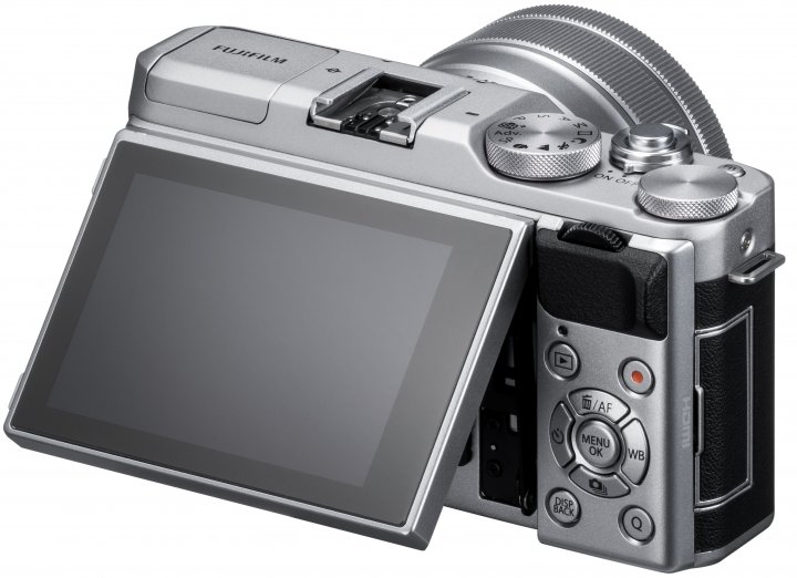 Fujifilm X-A5: Das 3-Zoll-Touchdisplay lässt sich wie gewohnt um bis zu 180 Grad nach oben klappen [Bildmaterial: Fujifilm]