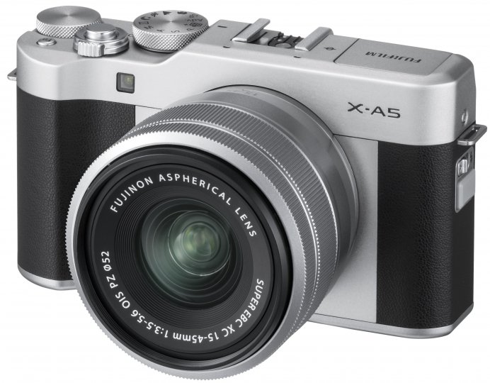 Fujifilm X-A5 mit dem neuen XC 15-45 mm Kit-Objektiv [Bildmaterial: Fujifilm]