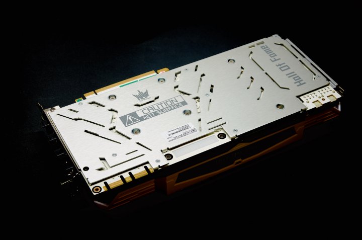 KFA² GTX 1070 HOF - Auf der Rückseite befindet sich eine Backplate aus Metall.