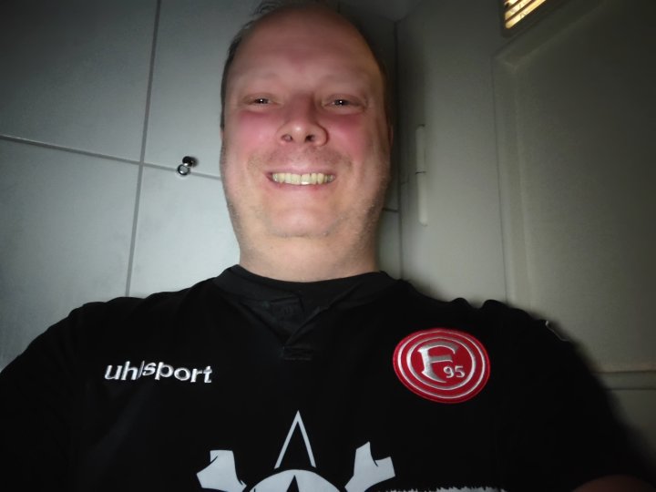 Motorola_Moto_G200_5G_Selfie_Nacht.jpg, 602 KB