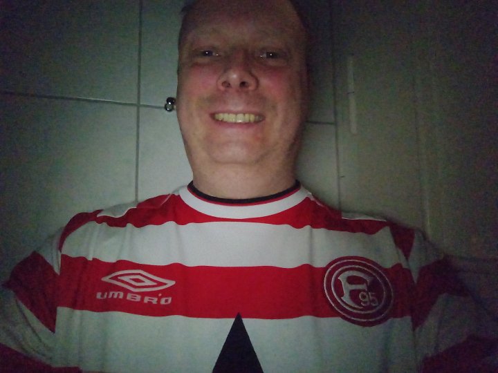 Motorola_Moto_G22_Selfie_Nacht.jpg, 1.3 MB