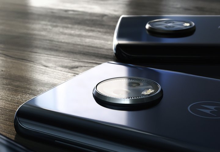Motorola_Moto_G6_2x_Kamera_liegend.jpg, 1 MB