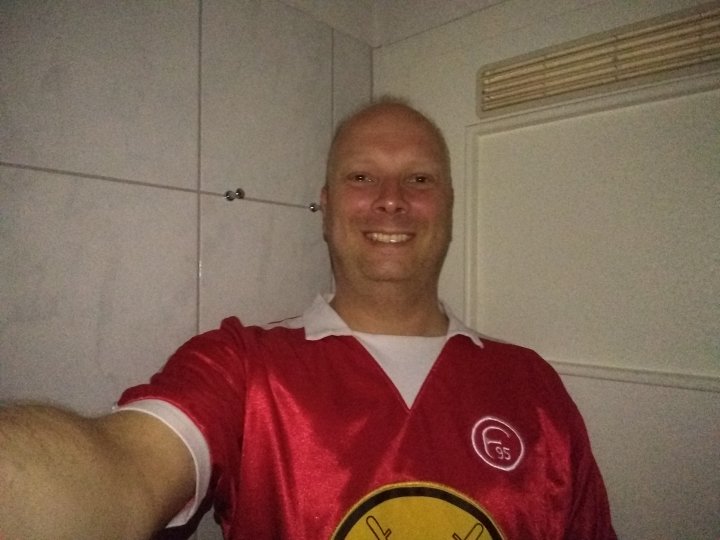 Motorola_Moto_G6_Selfie_mit_Fotolicht.jpg, 2.2 MB