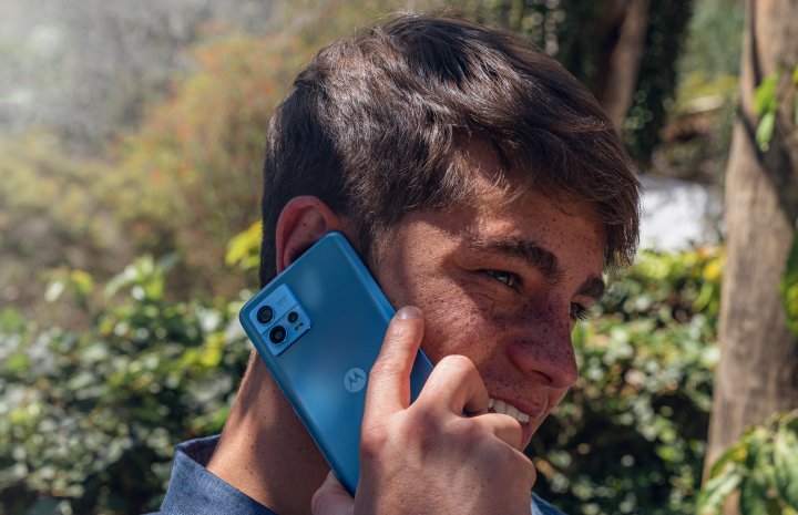 Das Motorola Moto G72 zeichnet sich durch eine sehr gute Sprach- und Empfangsqualität aus