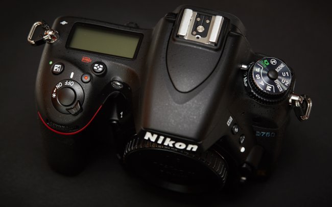 Fällt deutlich schlanker aus als die D810 und D610: Nikon D750