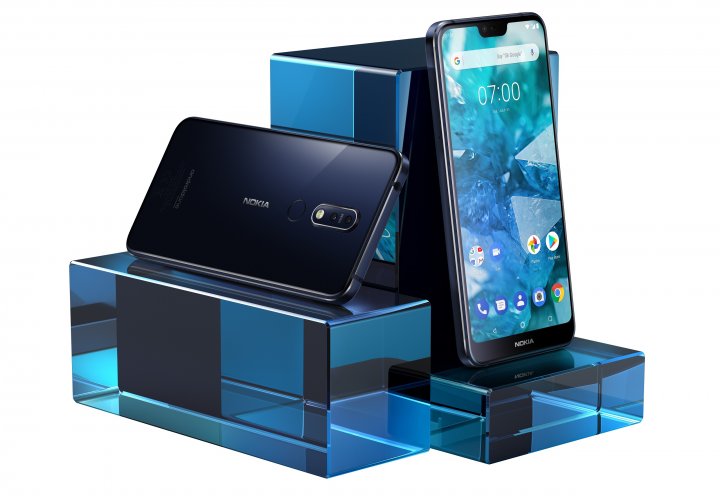 Nokia_7-1_hinten_quer_vorn_stehend.jpg, 564 KB