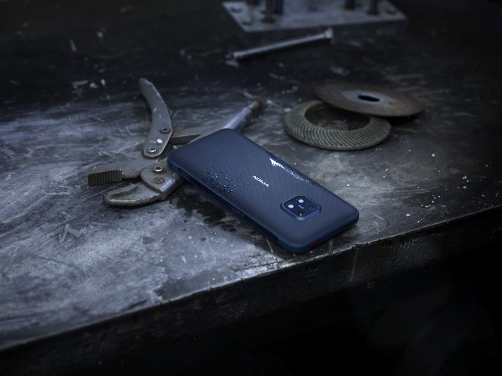 Nokia_XR20_auf_Werkbank.jpg, 1.3 MB