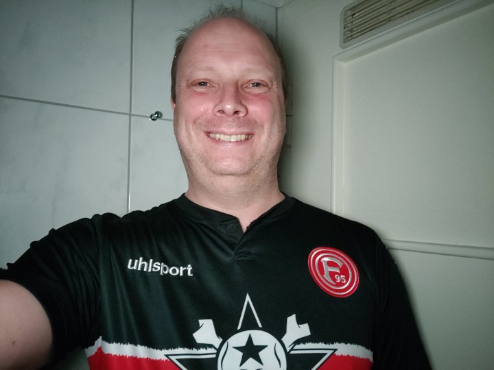 OnePlus_8T_Selfie_Nacht.jpg, 1.1 MB