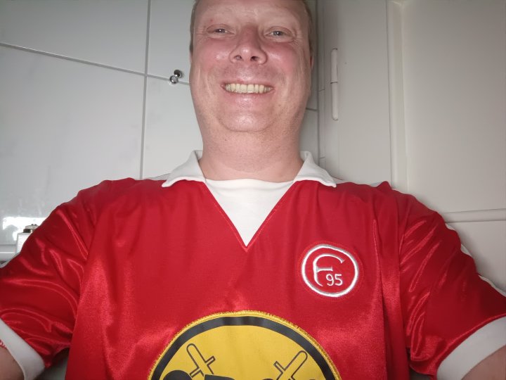 OnePlus_Nord_2T_5G_Selfie_Nacht.jpg, 1.2 MB