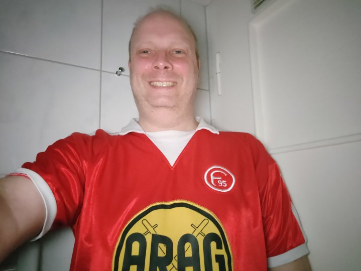 Oppo_Reno4_Pro_5_Selfie_Nacht.jpg, 679 KB
