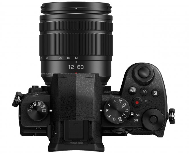 Panasonic Lumix G91: Auf der Oberseite sind Knöpfe für WB, ISO und Belichtungskorrektur hinzugekommen