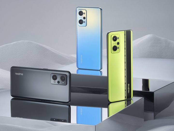 Realme_GT_Neo_2_stehend_liegend_verschiedene_Farben.jpg, 703 KB