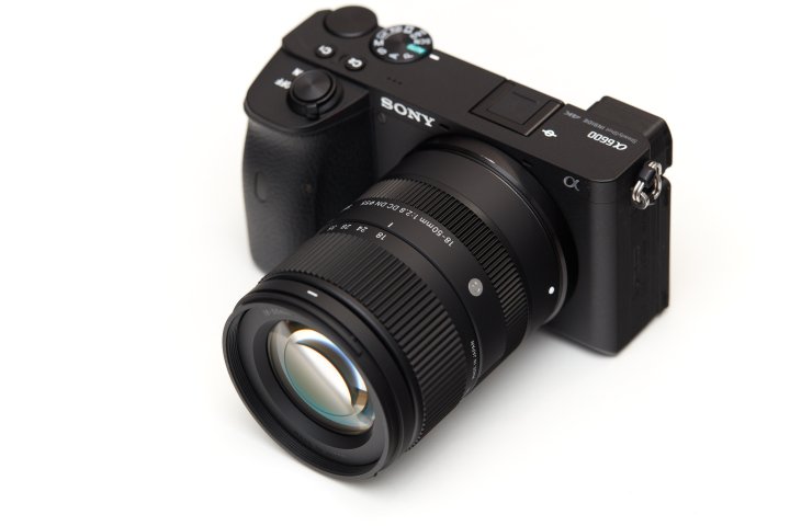 Sigma 18-50mm F2.8 DC DN Contemporary: Das Objektiv ist nicht größer als Kit-Objektive zur DSLR-Zeiten