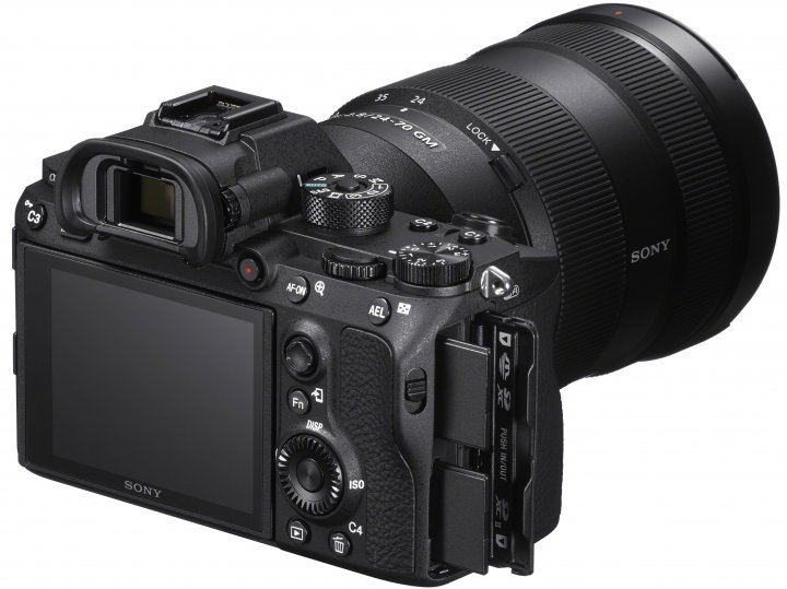 Sony Alpha 7R III: Zur Speicherung stehen nun 2 SD-Karten-Slots zur Verfügung [Bildmaterial: Sony]