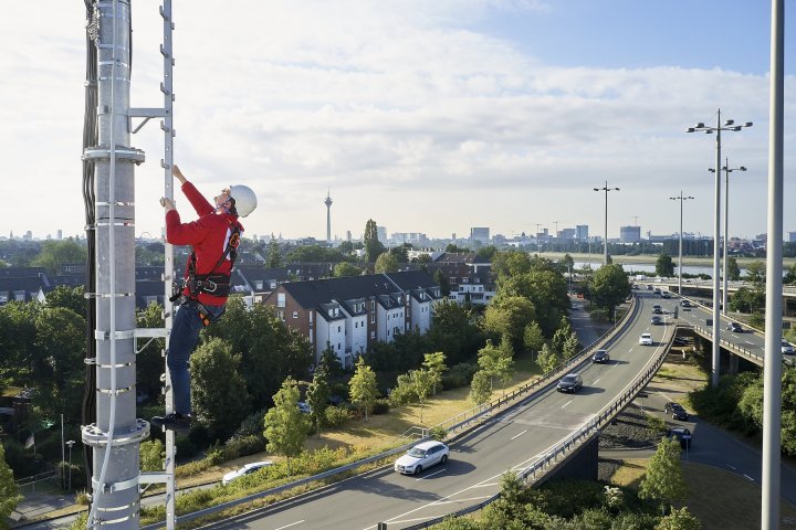 Vodafone_Techniker_aktivieren_5G_Duesseldorf.jpg, 1.5 MB
