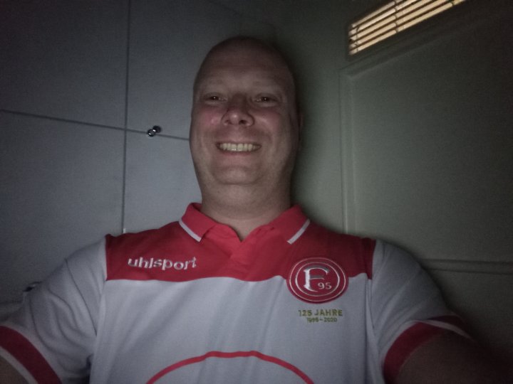 Wiko_View_4_Selfie_Nacht.jpg, 1.2 MB