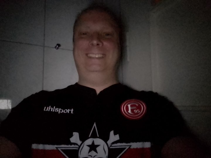 Wiko_Y82_Selfie_Nacht.jpg, 867 KB
