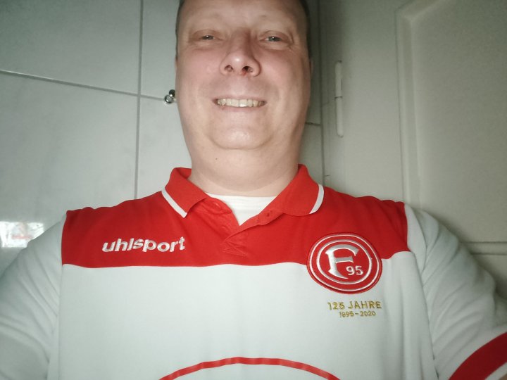 realme_GT2_Selfie_Nacht.jpg, 742 KB