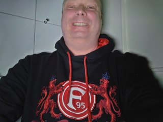 Um keine unscharfen Nacht-Selfies zu schießen, muss man das Asus ROG Phone 7 recht lange ruhig halten