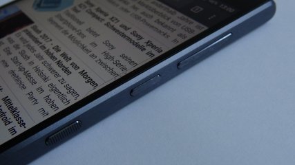 Neben Lautstärkewippe und An/Aus-Knopf findet sich auf der rechten Seite des BlackBerry Motion ein frei belegbarer Button