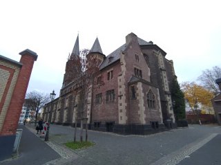 Bis auf die üblichen Verzerrungen am Bildrand sind auch Ultraweitwinkel-Fotos des Fairphone 4 schön anzusehen