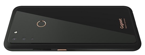 Auf Wunsch kann man auf die Rückseite des Gigaset GS4 ein Bild oder einen Schriftzug gravieren lassen