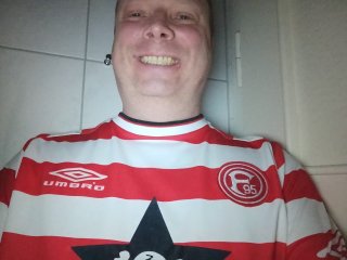 Bei Nacht-Selfies des Gigaset GX4 kommt es schnell zu leichten Unschärfen