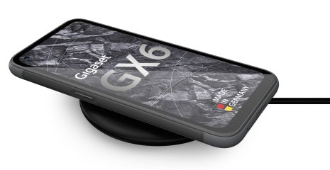 Das Gigaset GX6 wird über ein LC-Display gesteuert und kann kabellos geladen werden