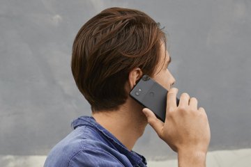 Das Kunststoffgehäuse des Pixel 3a fühlt sich nicht so wertig an, aber dafür ist die Empfangsleistung besser als beim teureren Pixel 3