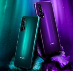 Auf der Rückseite des Honor 20 Pro lassen sich je nach Lichteinfall verschiedene Lichteffekte beobachten