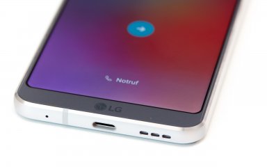 LG G6: Daten und Strom werden über den modernen USB-C-Anschluss übertragen