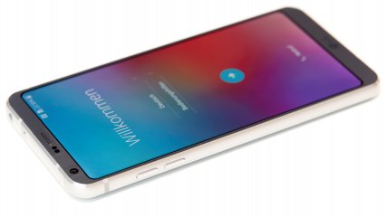 LG G6: Seitlich befindet sich die Lautstärkewippe. Der An/Aus-Schalter ist auf der Rückseite.