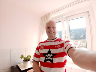 Die 120-Grad-Weitwinkel-Aufnahmen der zweiten Kamera des LG K10 sind vor allem für Gruppen-Selfies interessant