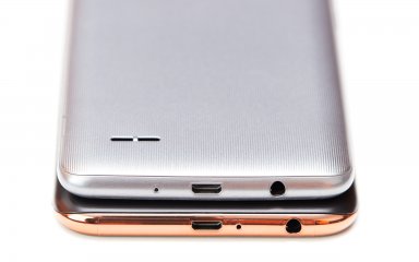 Das LG K8 und K10 (unten) setzen auf den veralteten Micro-USB-Anschluss (Typ-B)